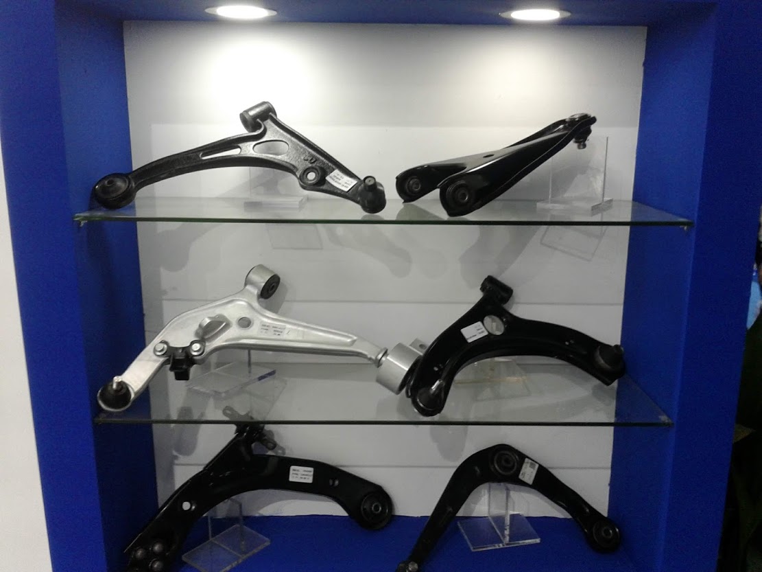 TABLE DE SUSPENSION MAZDA 3 2012 CONTROL ARM